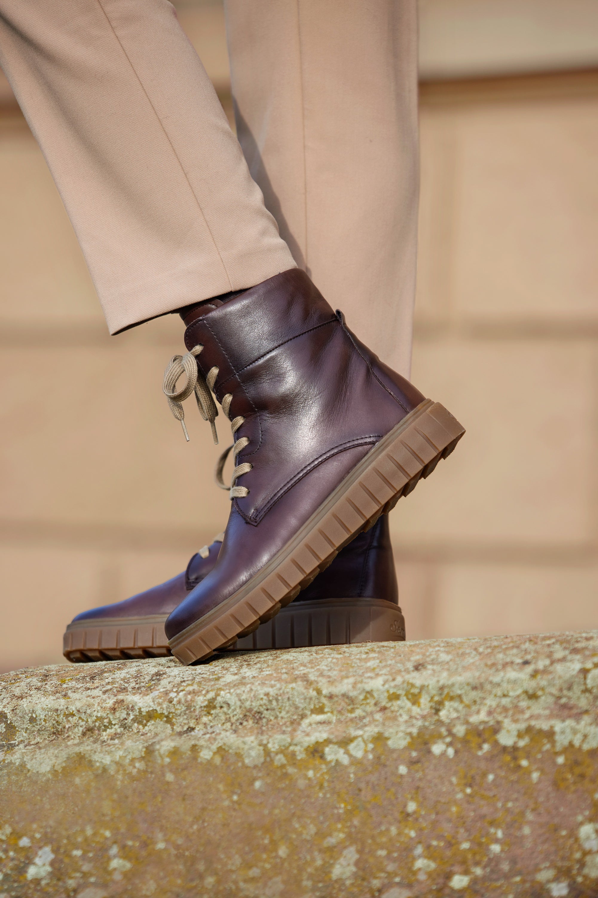 Stiefeletten und Stiefel